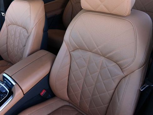 Certified 2025 BMW X7 xDrive40i w/ Executive Package image 9