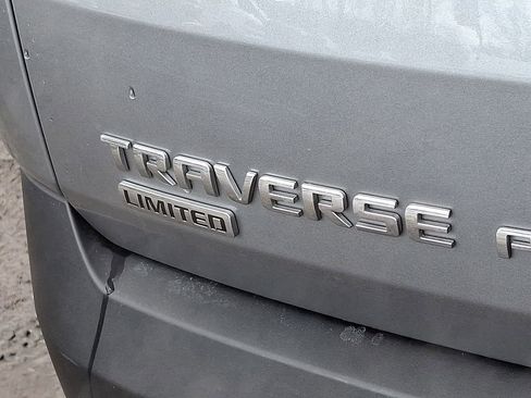 Used 2024 Chevrolet Traverse LT image 29