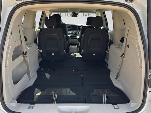 Used 2023 Chrysler Voyager LX FWD image 23