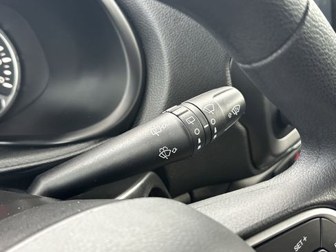 Used 2019 Jeep Renegade Sport image 18