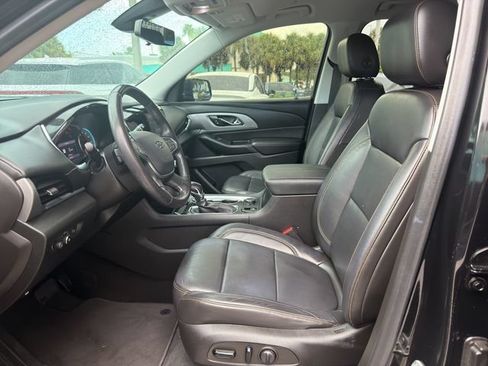 Used 2021 Chevrolet Traverse RS FWD image 12