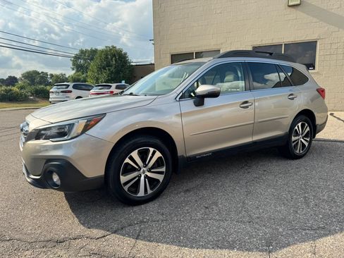 Used 2019 Subaru Outback 2.5i Limited w/ Popular Package #2 AWD/4WD image 4