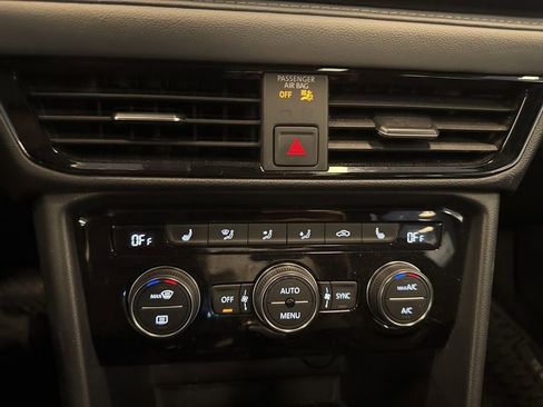 Used 2024 Volkswagen Taos SE w/ Panoramic Sunroof Package image 26