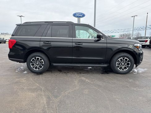 Used 2024 Ford Expedition XLT image 4