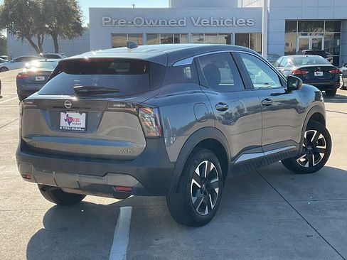 Used 2025 Nissan Kicks SV image 5
