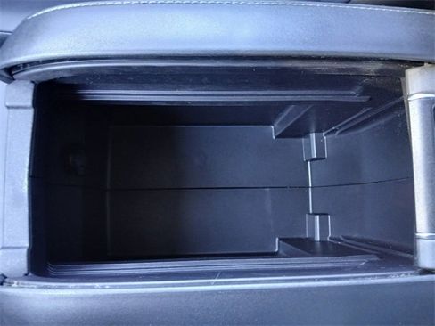 Certified 2023 Toyota Highlander XLE image 32