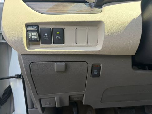 Used 2018 Toyota Sienna XLE w/ XLE Navigation Package AWD/4WD image 16