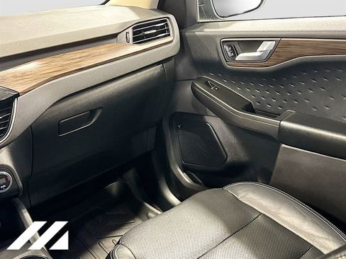 Used 2020 Ford Escape Titanium image 25