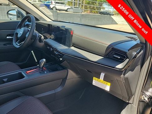 New 2025 Nissan Kicks SR FWD image 39