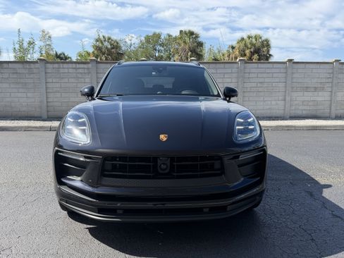 Certified 2025 Porsche Macan AWD/4WD image 11