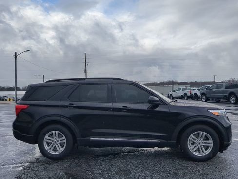 Certified 2022 Ford Explorer XLT image 2