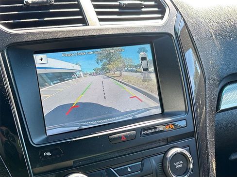 Used 2018 Ford Explorer XLT w/ Equipment Group 202A image 15