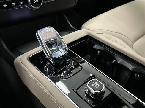 Certified 2025 Volvo XC90 B6 Plus image 17