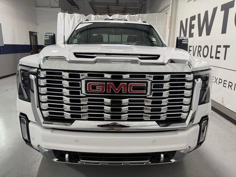 New 2026 GMC Sierra 2500 Denali w/ Denali Reserve Package AWD/4WD image 39