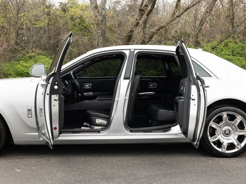 Used 2013 Rolls-Royce Ghost image 23