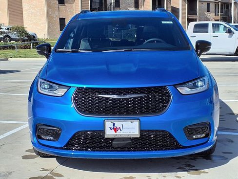 New 2026 Chrysler Pacifica Limited w/ S Appearance Package image 4