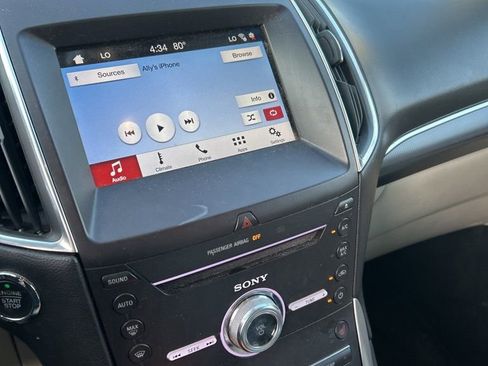 Used 2018 Ford Edge Titanium image 2