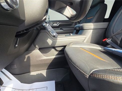 Used 2024 GMC Sierra 2500 AT4 w/ AT4 Preferred Package image 15