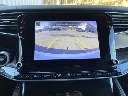 Used 2022 Jeep Wagoneer Series III w/ Flexible Seating Group image 26