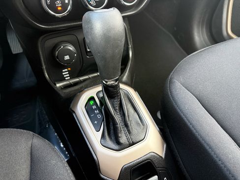 Used 2017 Jeep Renegade Sport w/ Power & Air Group image 24