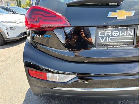 Used 2020 Chevrolet Bolt Premier w/ Infotainment Package FWD image 22