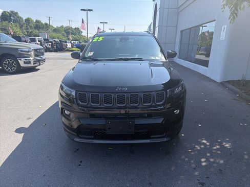 Used 2025 Jeep Compass Latitude w/ Convenience Group AWD/4WD image 9