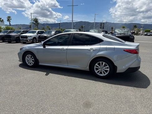 Used 2025 Toyota Camry LE w/ Convenience Package image 5