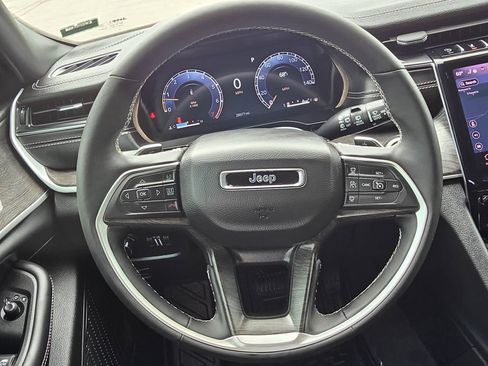 Used 2025 Jeep Grand Cherokee L Limited w/ Luxury Tech Group II AWD/4WD image 29