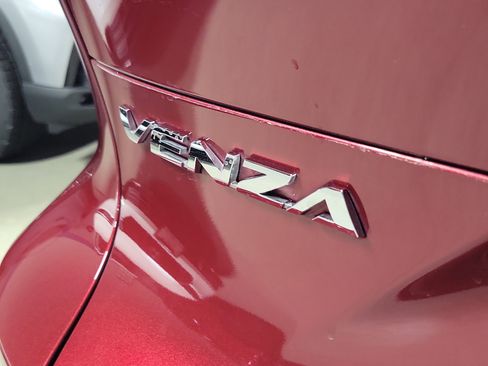 Used 2022 Toyota Venza Limited image 8