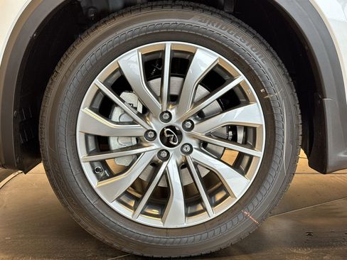 New 2025 INFINITI QX50 Luxe image 10