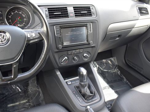 Used 2017 Volkswagen Jetta SE image 22