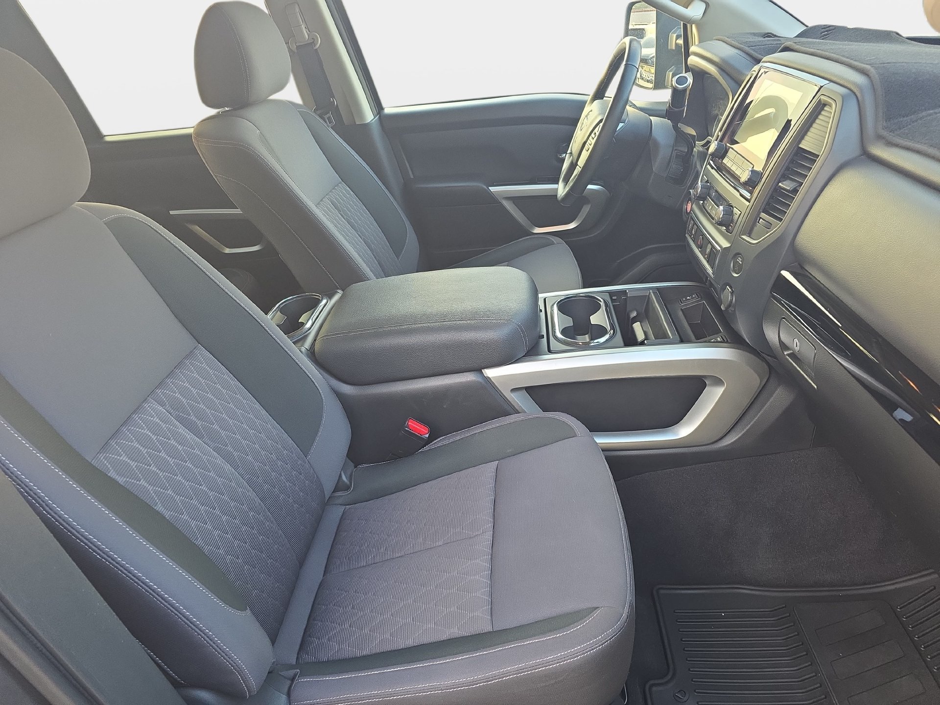 Used 2023 Nissan Titan SV w/ SV Convenience Package RWD image 10
