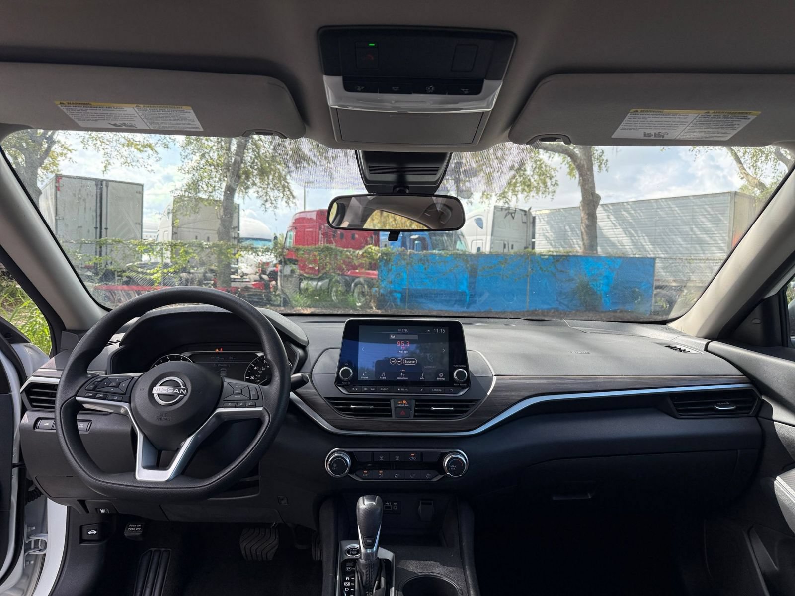 Used 2025 Nissan Altima 2.5 SV FWD image 29