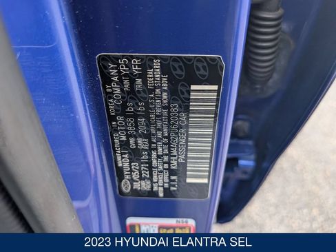 Used 2023 Hyundai Elantra SEL w/ Preferred Accessory Package FWD image 32