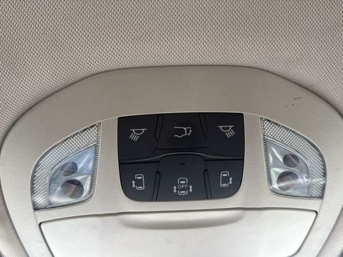Used 2023 Chrysler Pacifica Touring-L FWD image 31