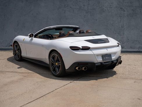 Used 2024 Ferrari Roma Spider RWD image 2