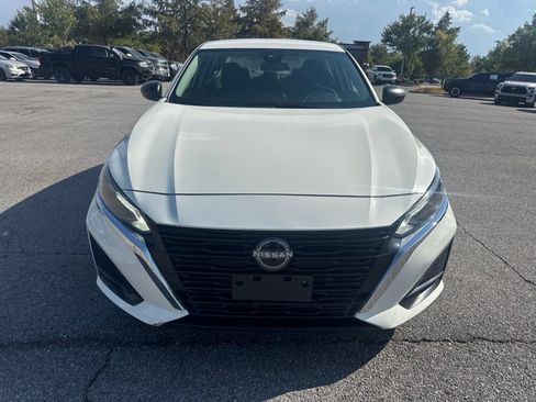 Used 2025 Nissan Altima 2.5 SV FWD image 2