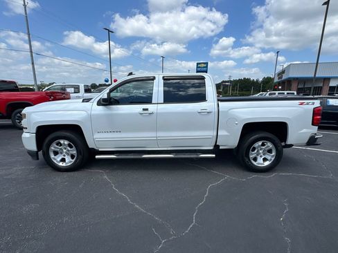 Used 2018 Chevrolet Silverado 1500 LT w/ All Star Edition AWD/4WD image 9