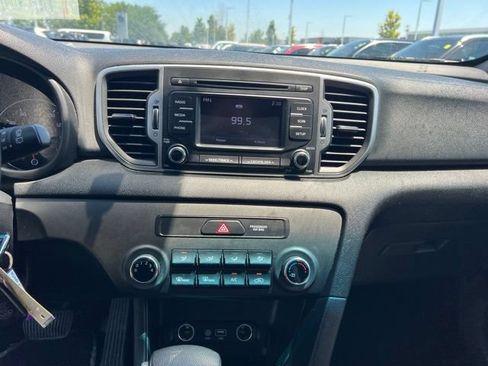 Used 2019 Kia Sportage LX AWD/4WD image 16