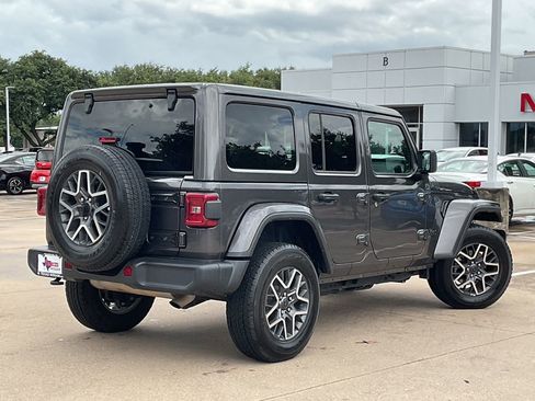 Used 2025 Jeep Wrangler Unlimited Sahara AWD/4WD image 4