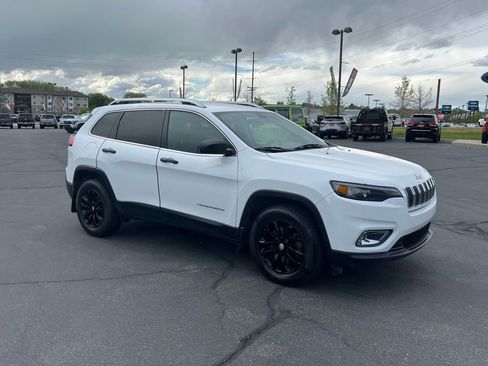 Used 2019 Jeep Cherokee Latitude w/ Popular Appearance Group AWD/4WD image 6