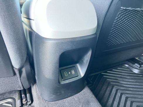 Used 2025 Hyundai Elantra Limited FWD image 21