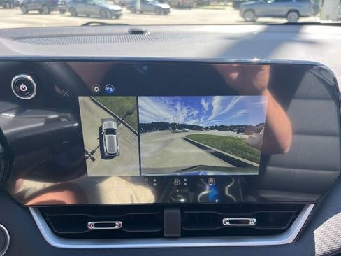 New 2026 Chevrolet Equinox LT w/ Convenience Package II FWD image 25
