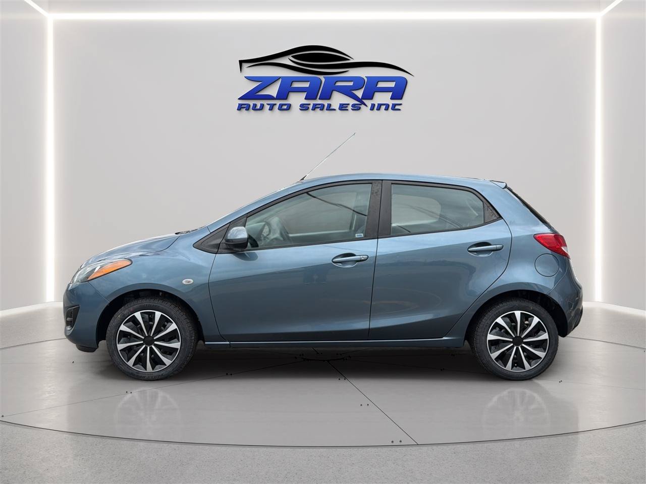 Used 2014 MAZDA MAZDA2 Sport FWD image 4