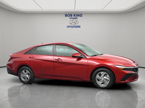 New 2026 Hyundai Elantra SE FWD image 2