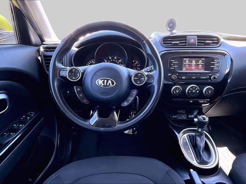 Used 2015 Kia Soul ! FWD image 3