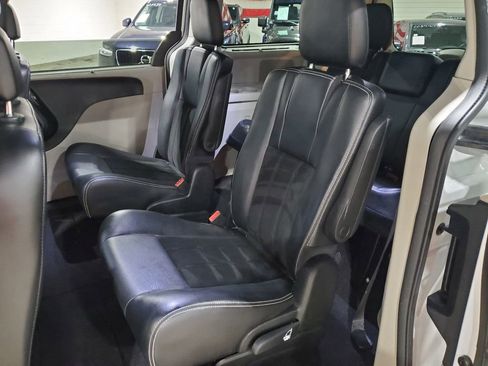 Used 2017 Dodge Grand Caravan SXT w/ Driver Convenience Group image 23