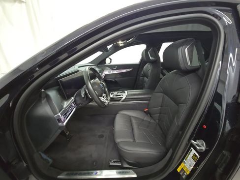 Used 2024 BMW i7 xDrive60 w/ Executive Package AWD/4WD image 8