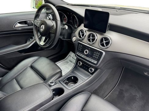 Used 2018 Mercedes-Benz GLA 250 4MATIC image 4