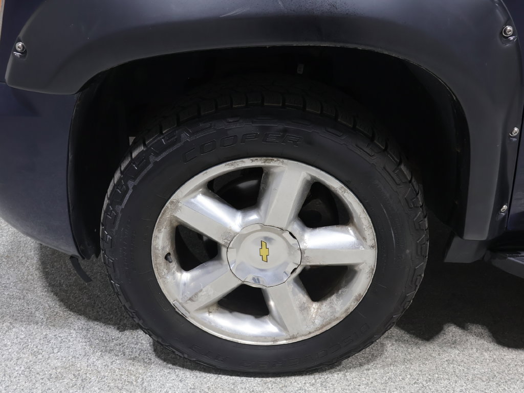 Used 2008 Chevrolet Avalanche LTZ w/ LTZ Preferred Equipment Group AWD/4WD image 14